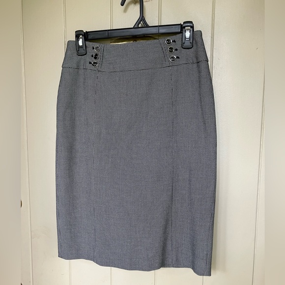 White House Black Market Dresses & Skirts - White House black market houndstooth pencil skirt